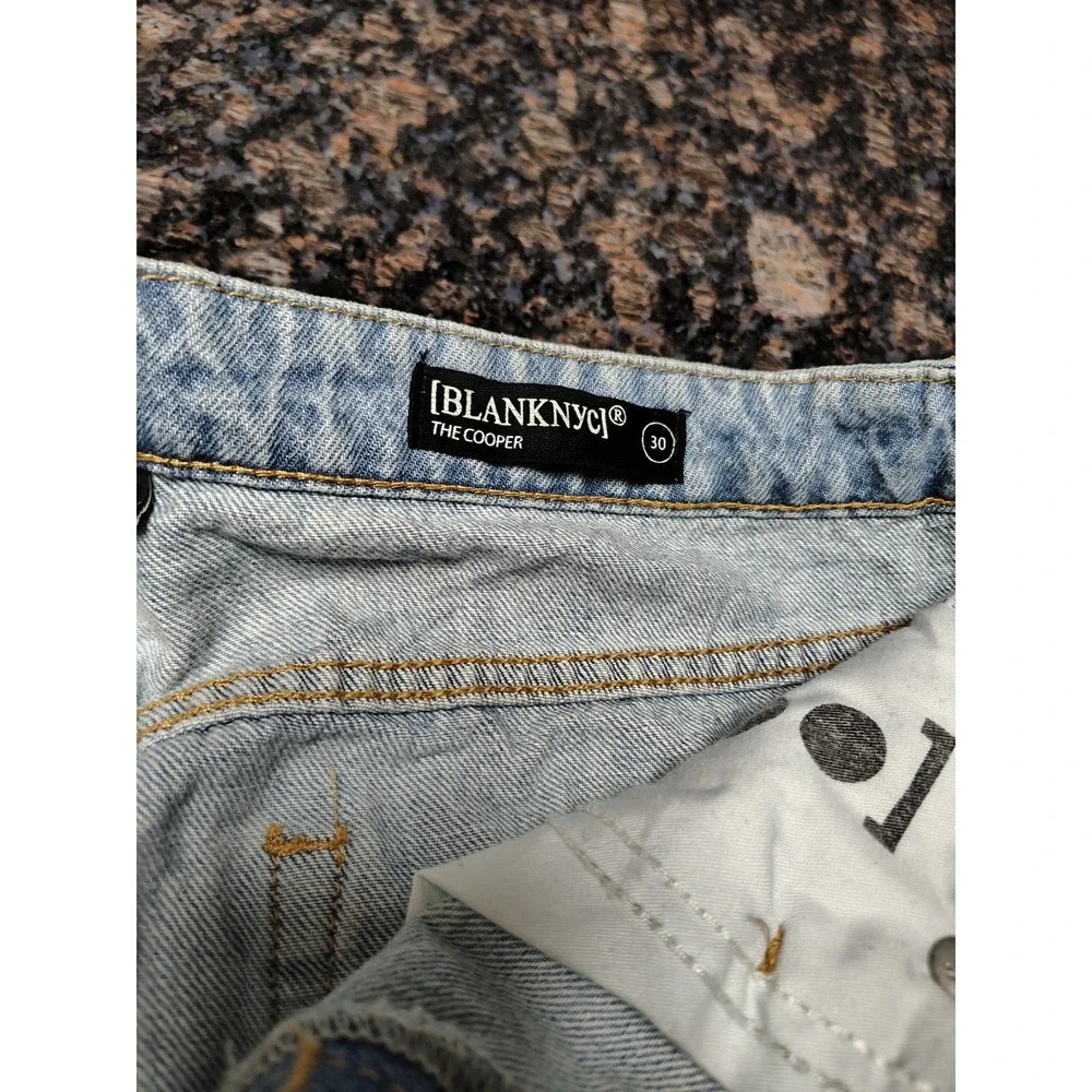 Blank NYC The Cooper Light Wash Denim Shorts Button Fly Raw Hem 03CH2651 30